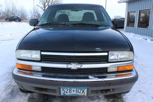 lot 4961 image: 1999 Chevrolet S10 - 2 Owners -