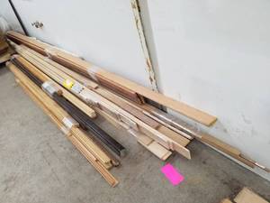 lot 31 image: Wood Stair Parts