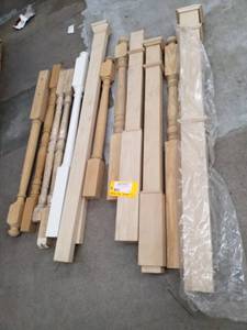 lot 33 image: Wood Baluster Posts