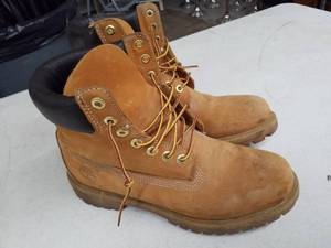 lot 29 image: Timberland Mens Leather High-Top Work Boots Size 9