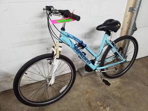 lot 41 image: Schwinn High Timber Womens S4009C  10-speed Trail Bike