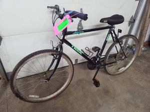 lot 45 image: Trek Antelope 800 Trail Bike