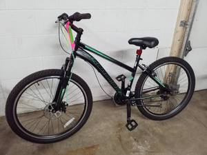 lot 46 image: Schwinn Sidewinder Womens  21-speed Trail Bike