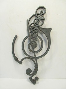 lot 56 image: Ornate Antique Cast Iron BracketHanger