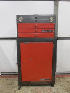 lot 71 image: Rolling Metal Tool Chest wTools