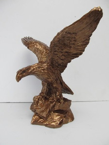 lot 39 image: 12 Eagle Statue