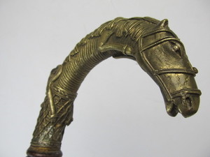 lot 45 image: Unusual Vintage Horse Handle Mahogany Walking Stick Cane