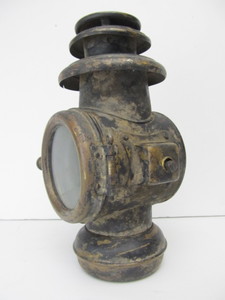 lot 82 image: Antique Brass Automobile Side Mount Light