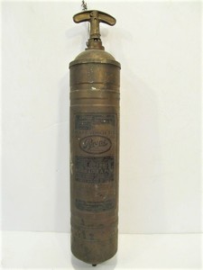lot 94 image: Old Vintage PYRENE Heavy Vehicle Type Brass Fire Extinguisher