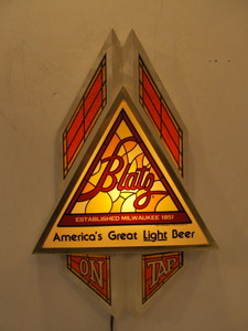 lot 106 image: Vintage Lighted BLATZ ON TAP Beer Sign
