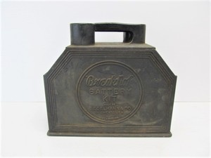 lot 156 image: Old Vintage Service Station BREAK-NOT Battery Kit