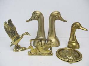 lot 206 image: Group of Vintage Solid Brass Ducks - Bookends etc