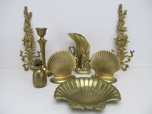 lot 207 image: Group of Vintage Solid Brass Dcor Pieces