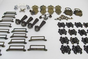 lot 208 image: Nice Group of Antique Hardware