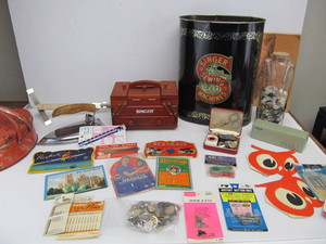 lot 214 image: Large Lot of Sewing Items - Including Singer