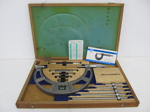 lot 215 image: Excellent Clean Vintage Japanese Micrometer Set wCase