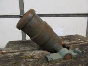lot 7 image: Old Vintage Mounted HEAVY Iron Coehorn Mortar Cannon