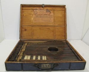 lot 160 image: Antique Zither Musical Instrument wOriginal Case