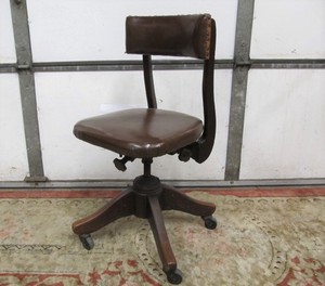 lot 181 image: Antique Industrial Rolling Swivel Chair