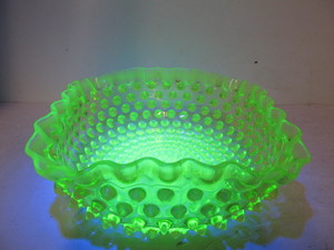 lot 193 image: Vintage Genuine Green Vaseline Glass Hobnail Serving Bowl