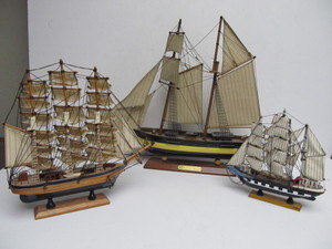 lot 126 image: Group of 3 Nautical Ship Models