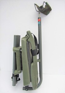 lot 139 image: Nice Portable Swivel Hunting Chair