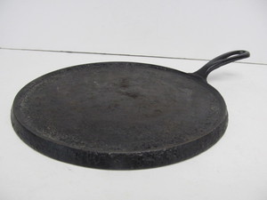 lot 145 image: Antique WAPAK Cast Iron No. 8 Griddle