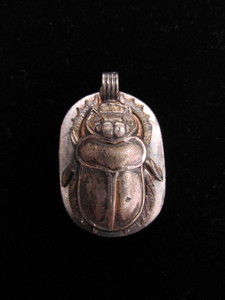 lot 29 image: Signed Vintage Egyptian Scarab Sterling Silver Pendant