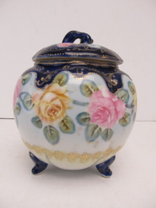 lot 272 image: Antique Early 1900s Hand Painted Nippon Footed Jar wLid