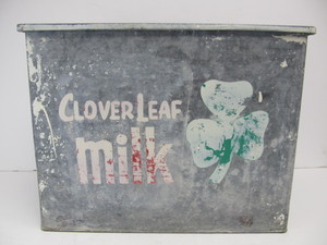 lot 277 image: Vintage Galvanized CLOVERLEAF Milk Dairy Crate