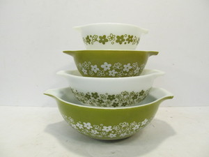 lot 217 image: Set of 4 Vintage PYREX Spring Blossom Crazy Daisy Cinderella Bowls