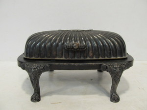 lot 218 image: Antique ROGERS SILVER CO. Silver Plated Lion Head Footed Butter Dish
