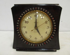 lot 219 image: Mid Century Telechron Bakelite Electric Alarm Clock