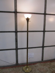 lot 222 image: Hollywood Regency Style STIFFEL Torchiere Brass Floor Lamp