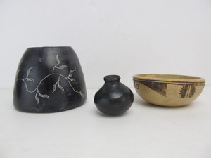 lot 236 image: Vintage SouthwesternNative American Pottery