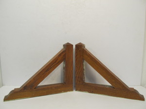 lot 249 image: Pair of Antique Thick Quartersawn Oak Corner Brackets