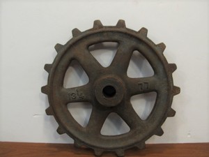 lot 252 image: Antique Industrial Cast Iron Wheel