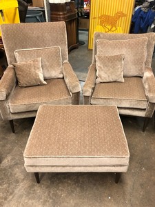 lot 288 image: Mid Century 1950s-60s Genuine Paul McCobb His & Hers Upholstered Lounge Chairs w Ottoman