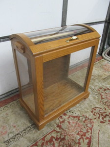 lot 262 image: Quality Solid Oak Dome Top Display Case
