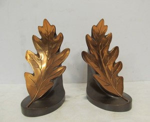 lot 302 image: Quality Pair of Signed Bronze Oak Leaf Bookends