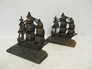 lot 303 image: Pair of Vintage U.S.S. CONSTITUTION Cast Iron Bookends