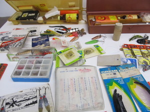 lot 319 image: Lot of Vintage Fishing Tackle & Accessories