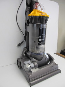 lot 322 image: Working DYSON DC33 Vacuum Cleaner