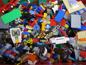 lot 323 image: Large Lot of Over 20lbs of Legos