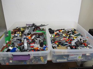 lot 324 image: Large Lot of Over 20lbs of Legos