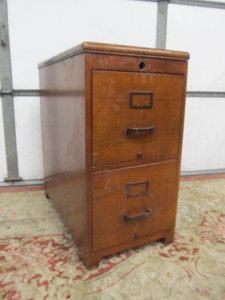 lot 336 image: Vintage GLOBE-WERNICKE 2-Drawer File Cabinet