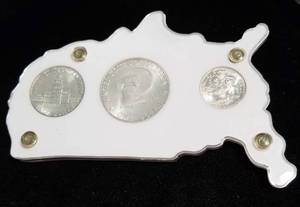 lot 07 image: BICENTENNIAL 40% SILVER COIN SET IN US PLASTIC