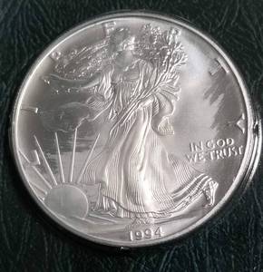 lot 58 image: 1994 AMERICAN SILVER EAGLE 1 TROY OZ. .999 FINE SILVER DOLLAR