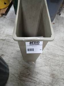 lot 29 image: Plastic Trash Can