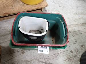 lot 41 image: Lot of Plastic Totes